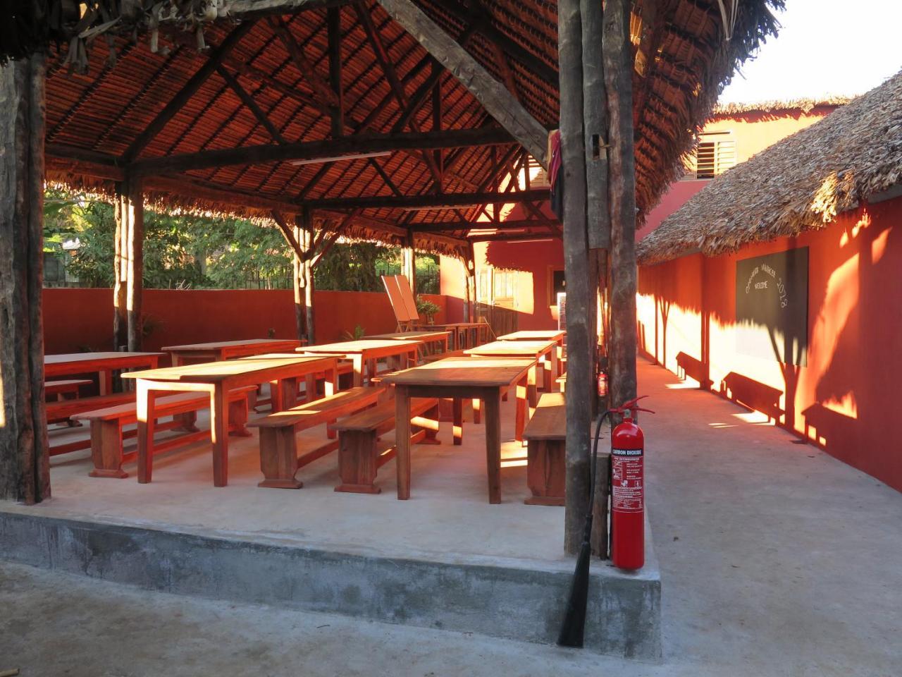 Youth Hostel Ambondrona  Luaran gambar